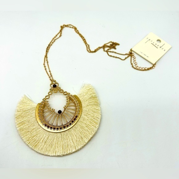 Gorgeous fringe design cream necklace NWT by Influence - Picture 1 of 3